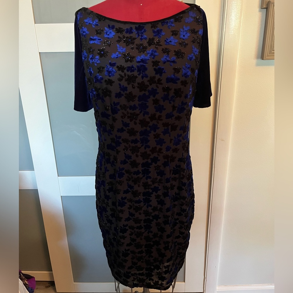 T Tahari Size M Blue and Black Dress Stretchy